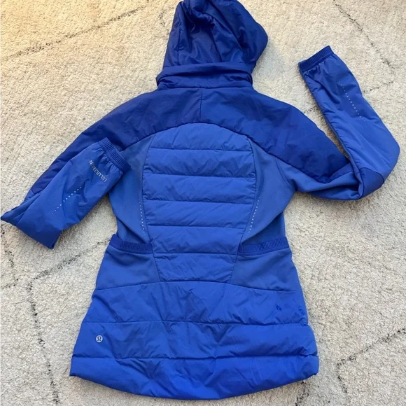 lululemon athletica Women's Vibrant Periwinkle Blue Puffer Jacket - Picture 5 of 8